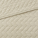 Queen 3 Piece Luxurious Oversized Quilt Set B035129011