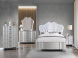 Landmark Traditional Style 3-Drawer Night stand With metal drawer pulls Made with Wood in Silver G150109016