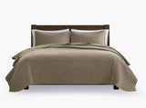 Queen 3 Piece Luxurious Oversized Quilt Set B035129004