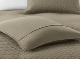 Queen 3 Piece Luxurious Oversized Quilt Set B035129004
