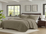 King 3 Piece Luxurious Oversized Quilt Set B035129005