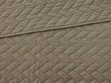 Queen 3 Piece Luxurious Oversized Quilt Set B035129004